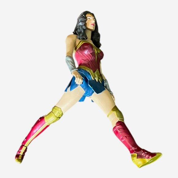 McFarlane DC Multiverse Gal Gadot 19" Wonder Woman Action Figure - Picture 10 of 12